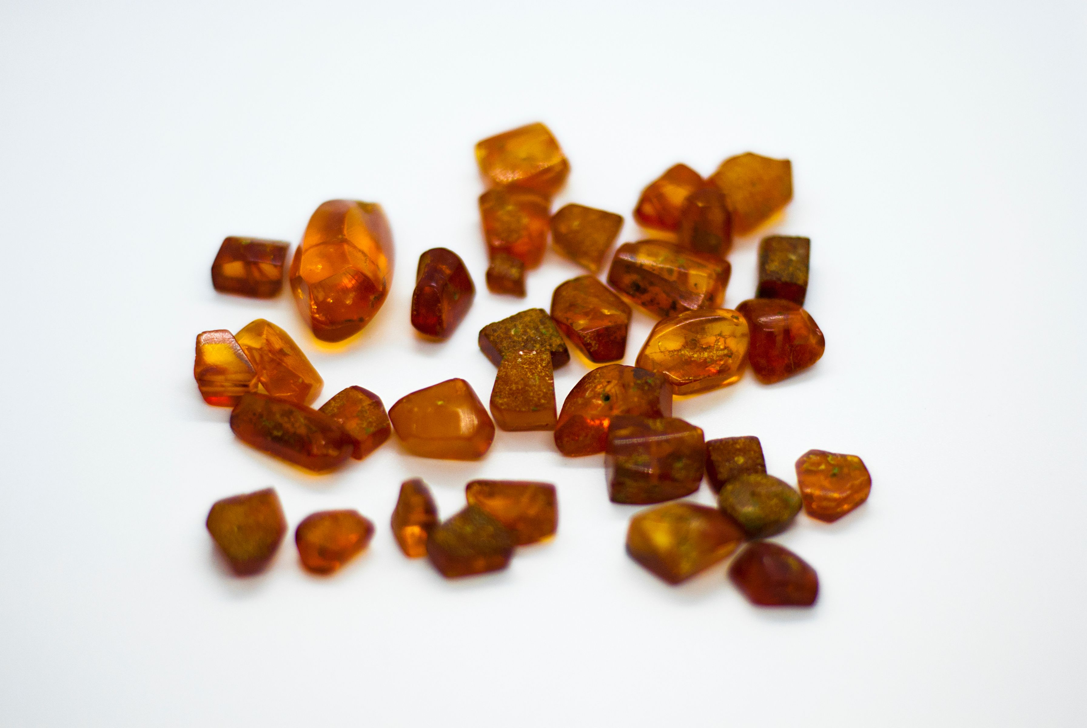Ambre « de couleur » : vert, cerise et cognac